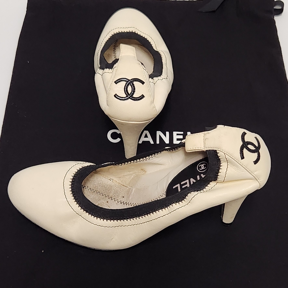 CHANEL Cream and Black CC Logo Kitten Heel Pumps